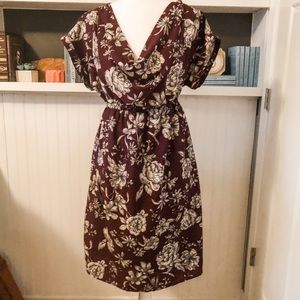 🐝 Motherhood Burgundy Floral Dress
